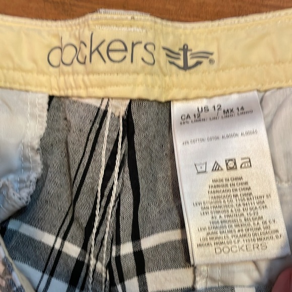 Dockers black and white plaid shorts. - Picture 4 of 7
